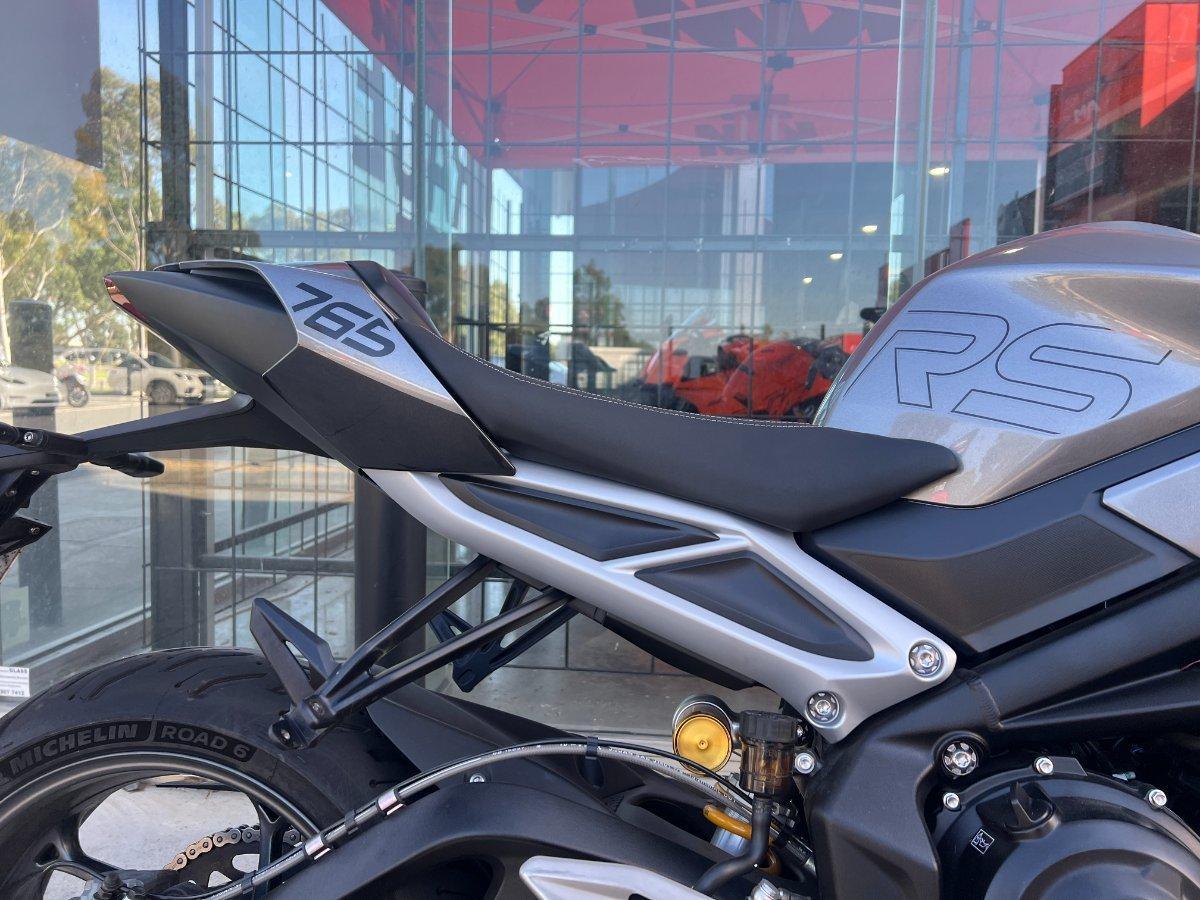 2023 TRIUMPH STREET TRIPLE RS ROAD