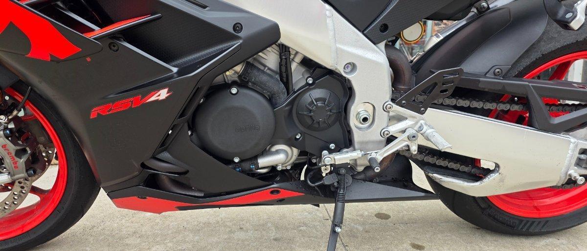 2024 APRILIA RSV4 SPORTS