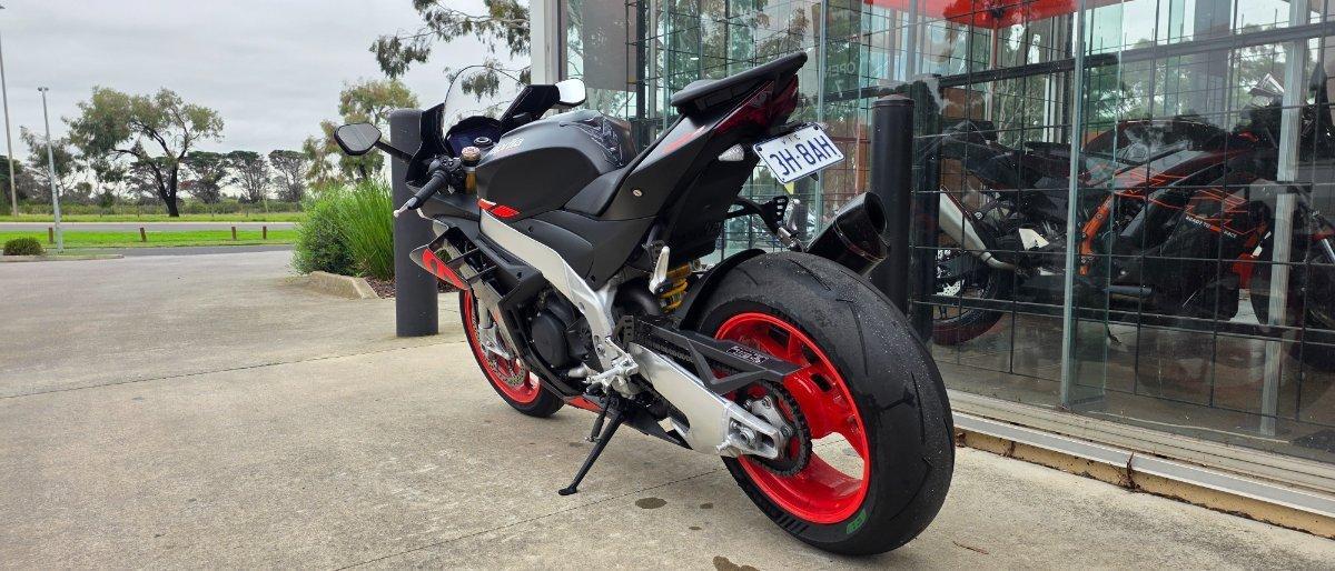 2024 APRILIA RSV4 SPORTS