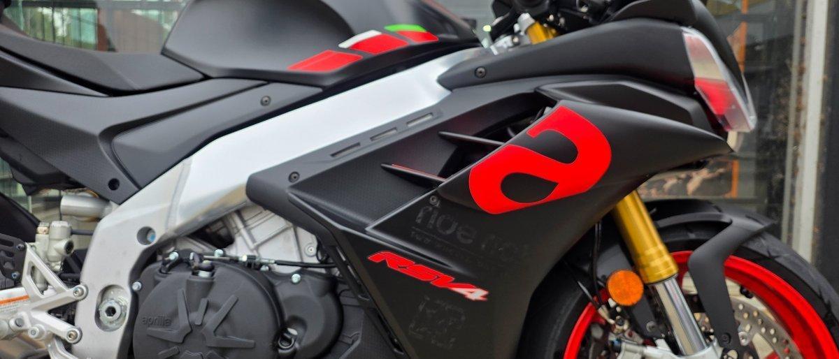 2024 APRILIA RSV4 SPORTS