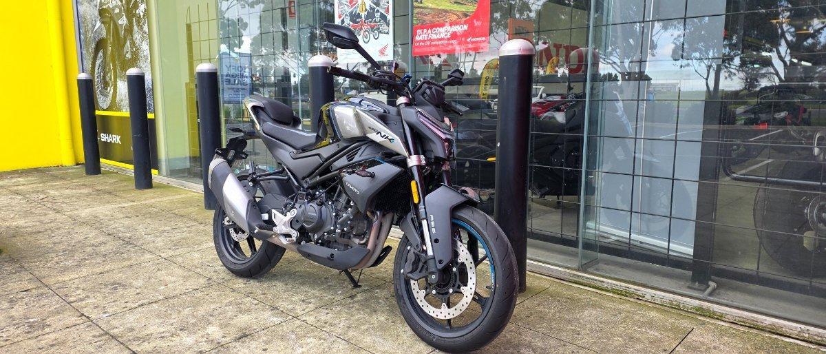2025 CF MOTO 450 NK ROAD