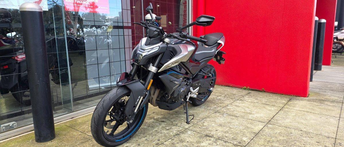 2025 CF MOTO 450 NK ROAD