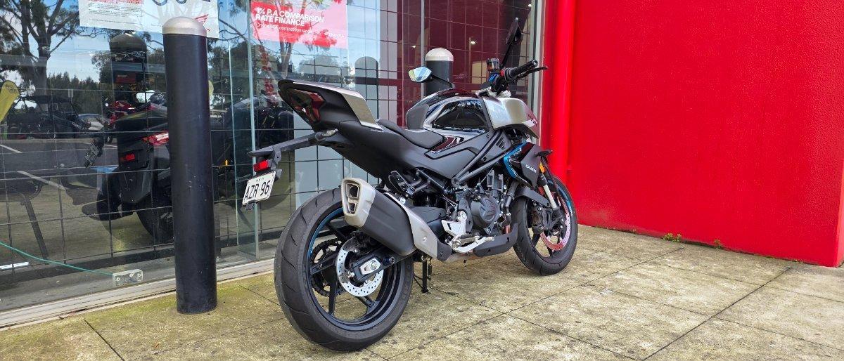 2025 CF MOTO 450 NK ROAD