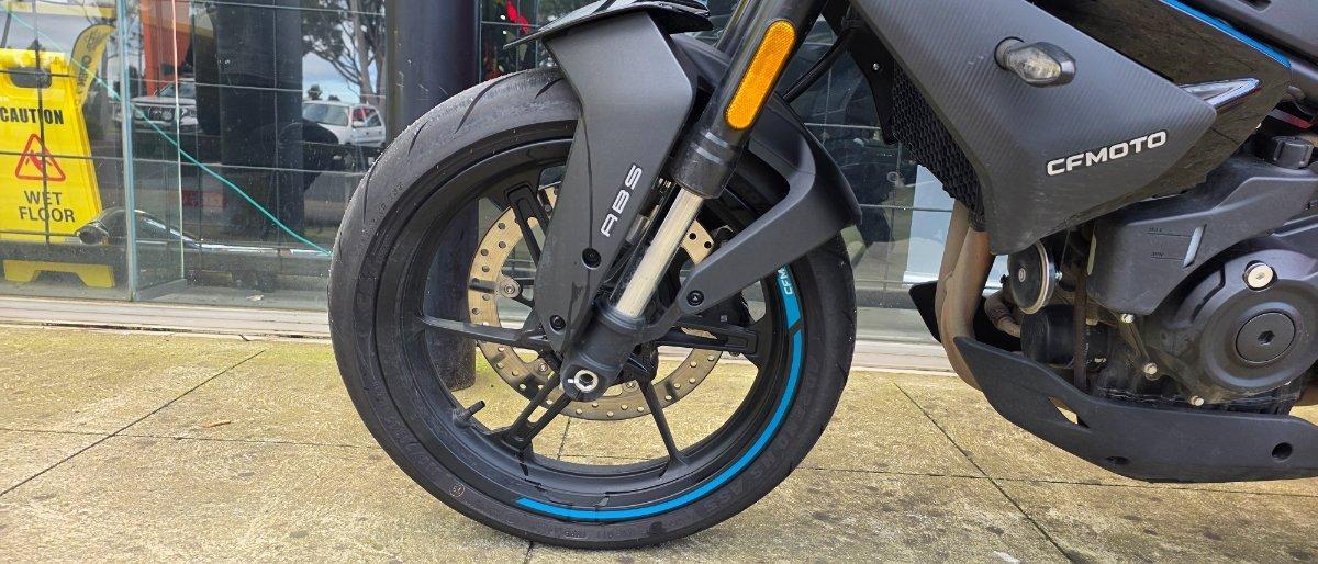 2025 CF MOTO 450 NK ROAD