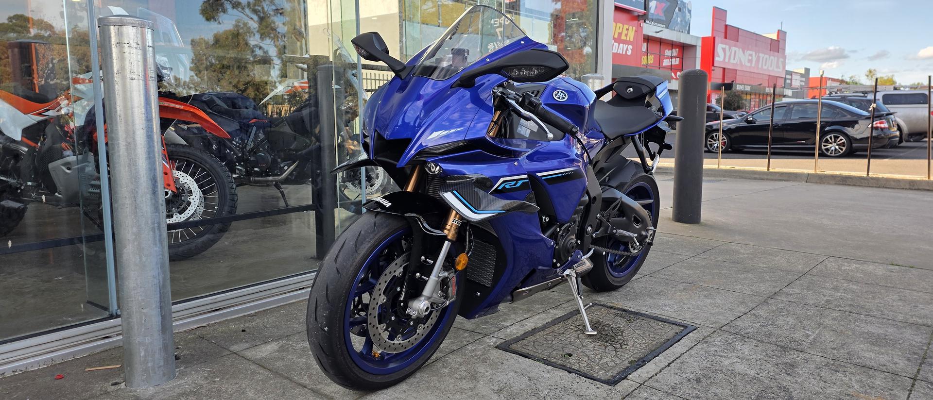 2025 YAMAHA YZF-R1 SPORTS