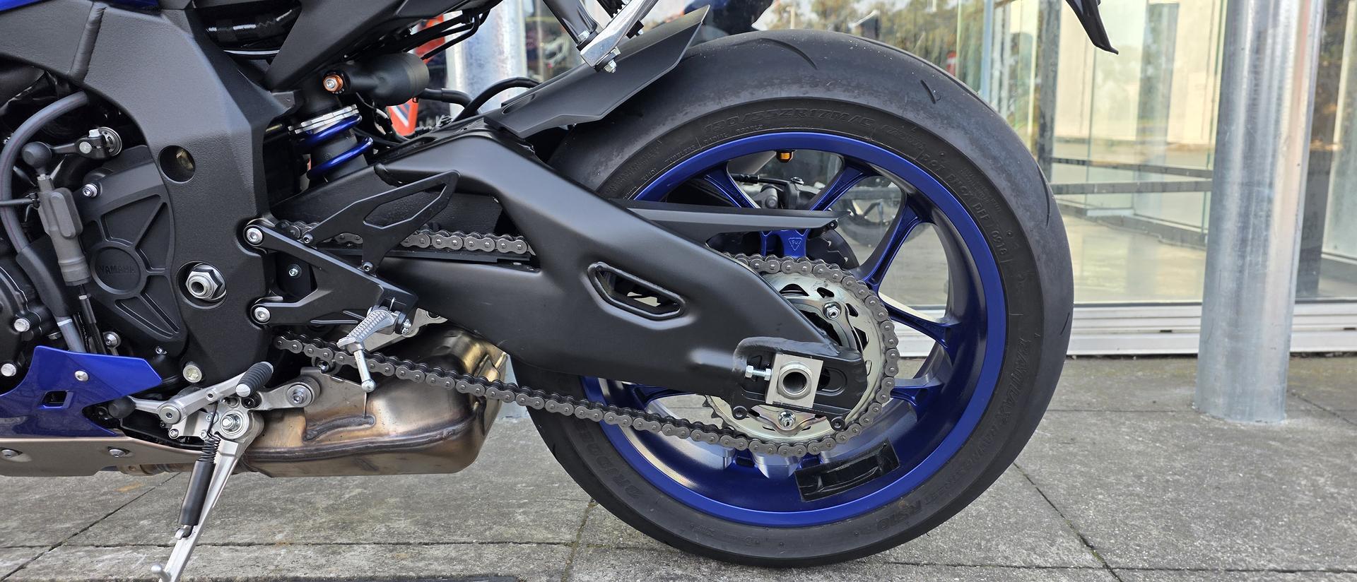 2025 YAMAHA YZF-R1 SPORTS
