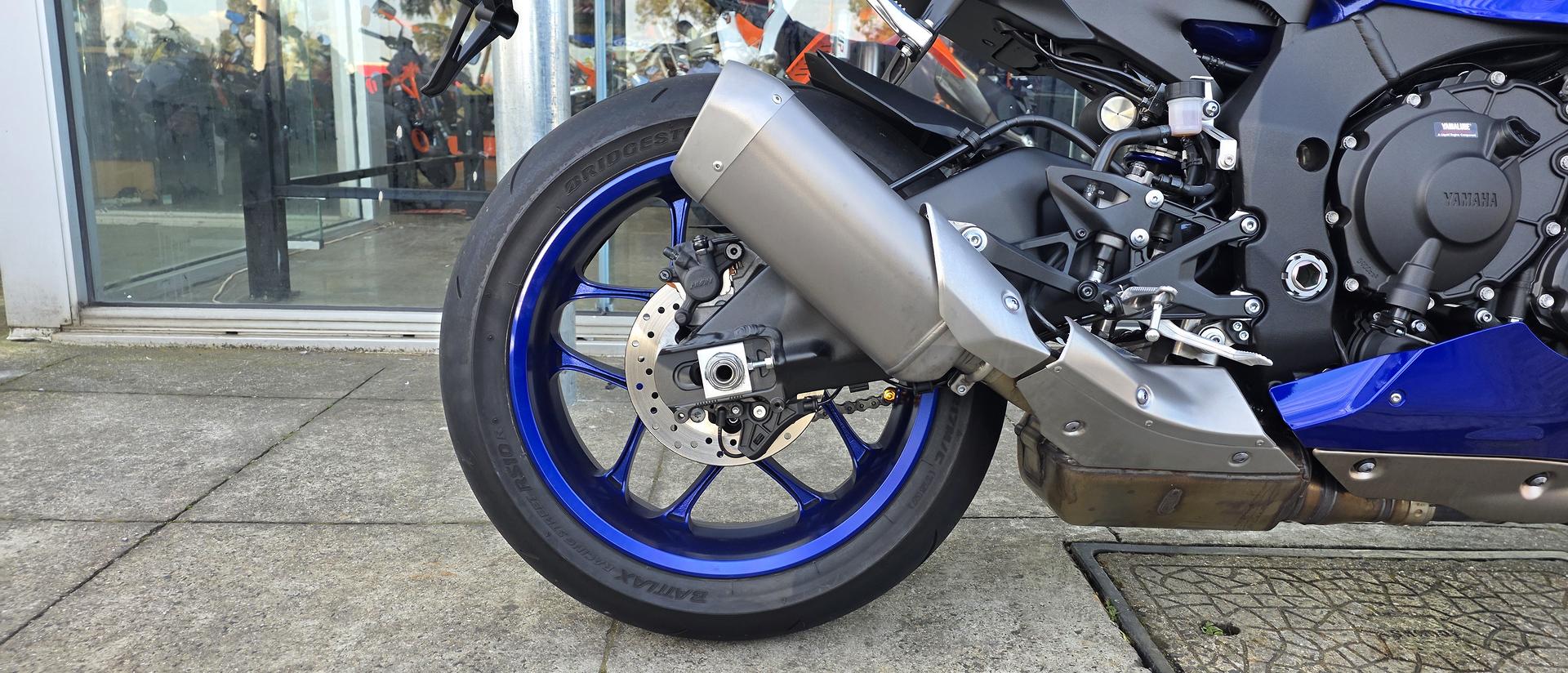 2025 YAMAHA YZF-R1 SPORTS