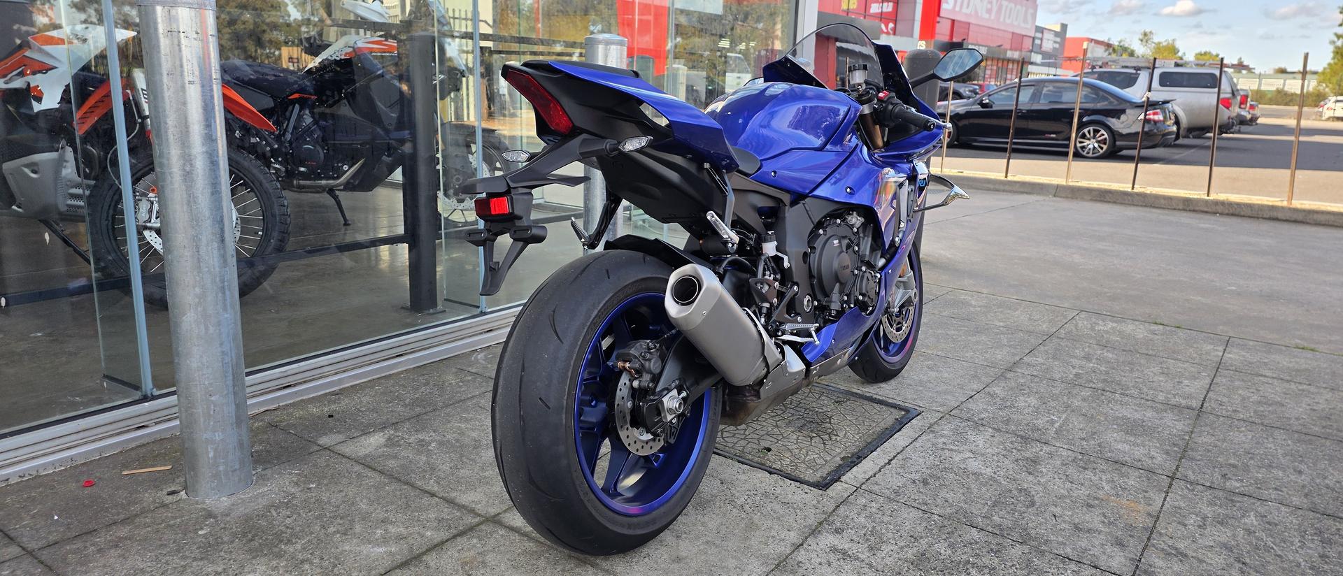 2025 YAMAHA YZF-R1 SPORTS