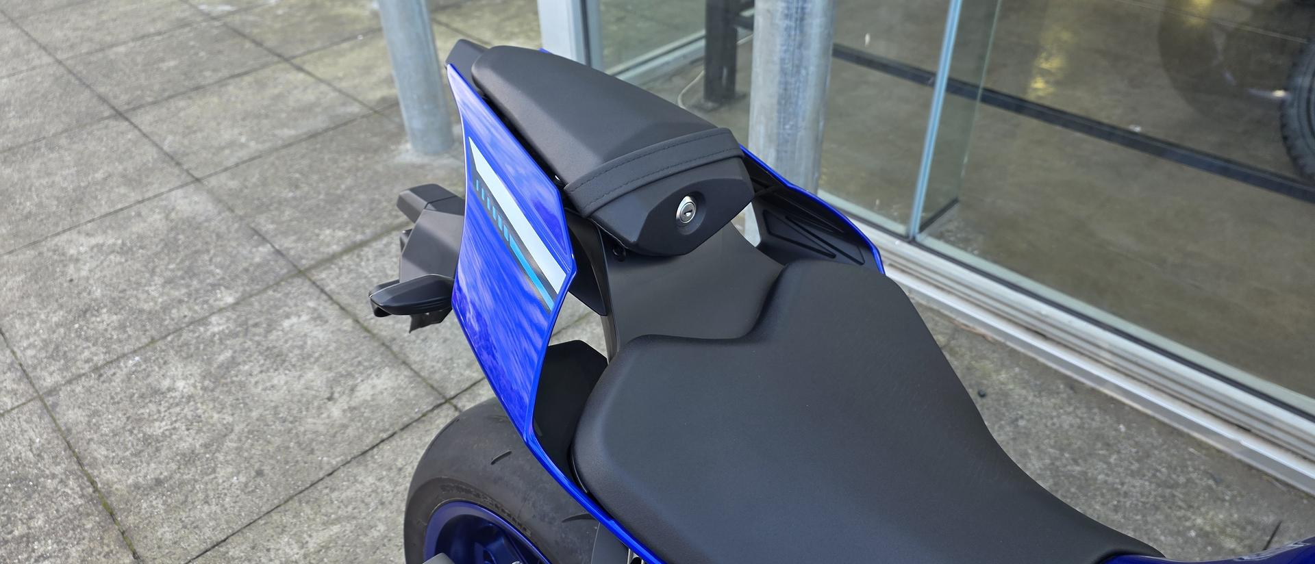 2025 YAMAHA YZF-R1 SPORTS