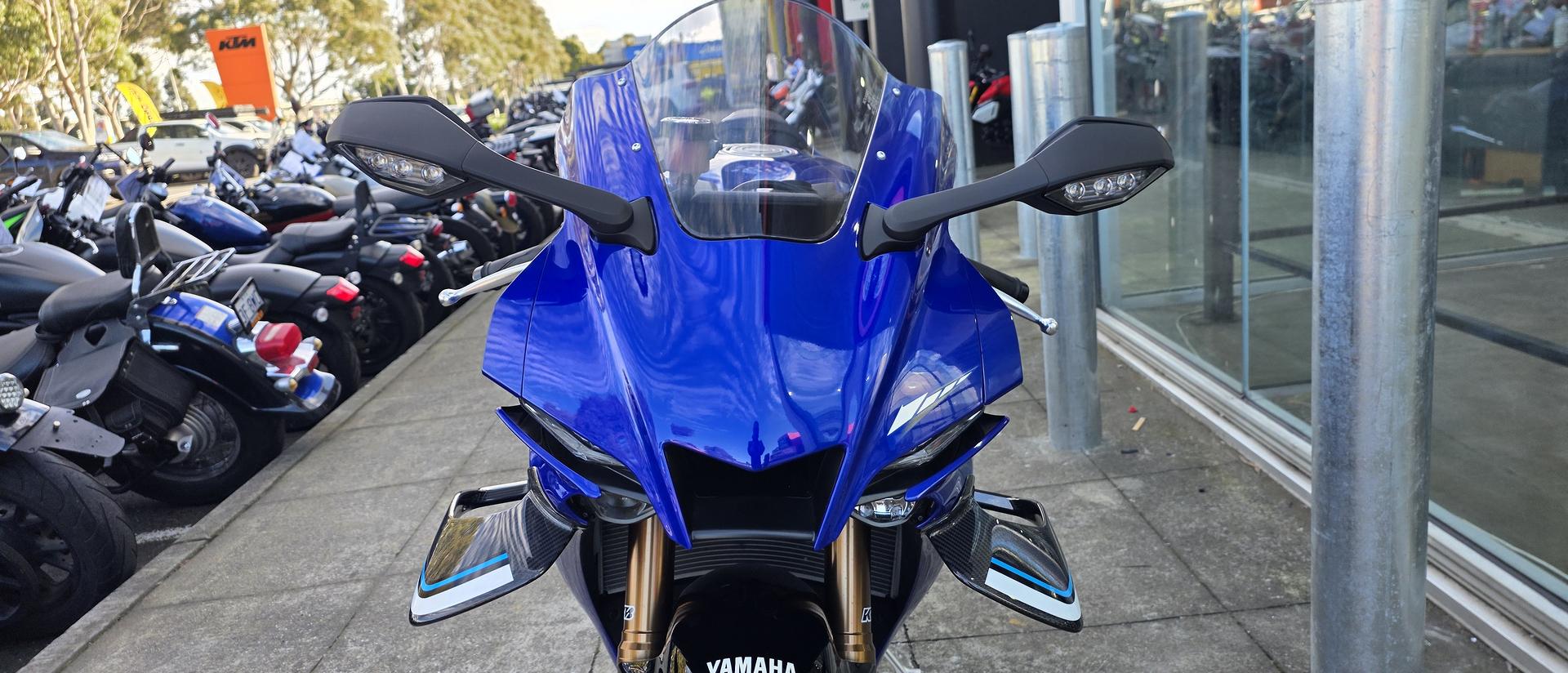 2025 YAMAHA YZF-R1 SPORTS