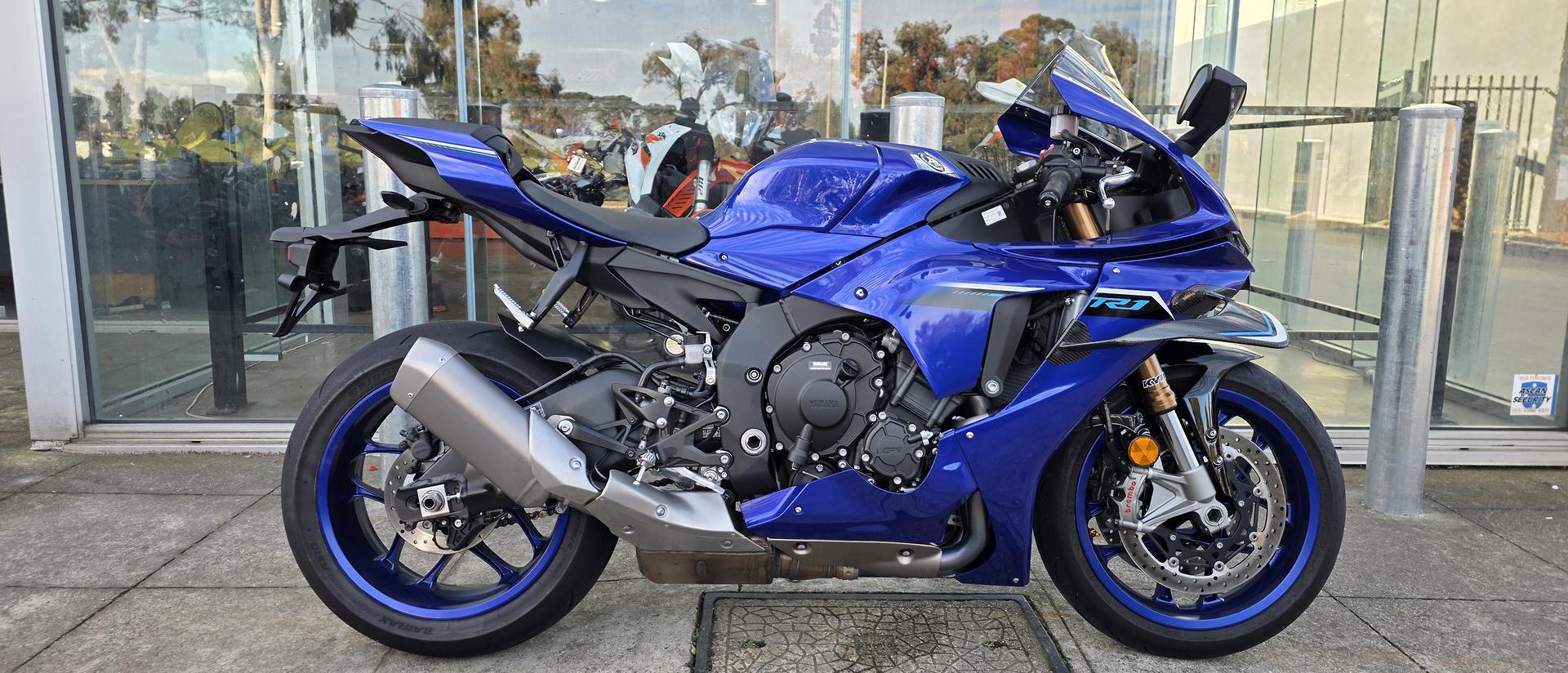 2025 YAMAHA YZF-R1 SPORTS