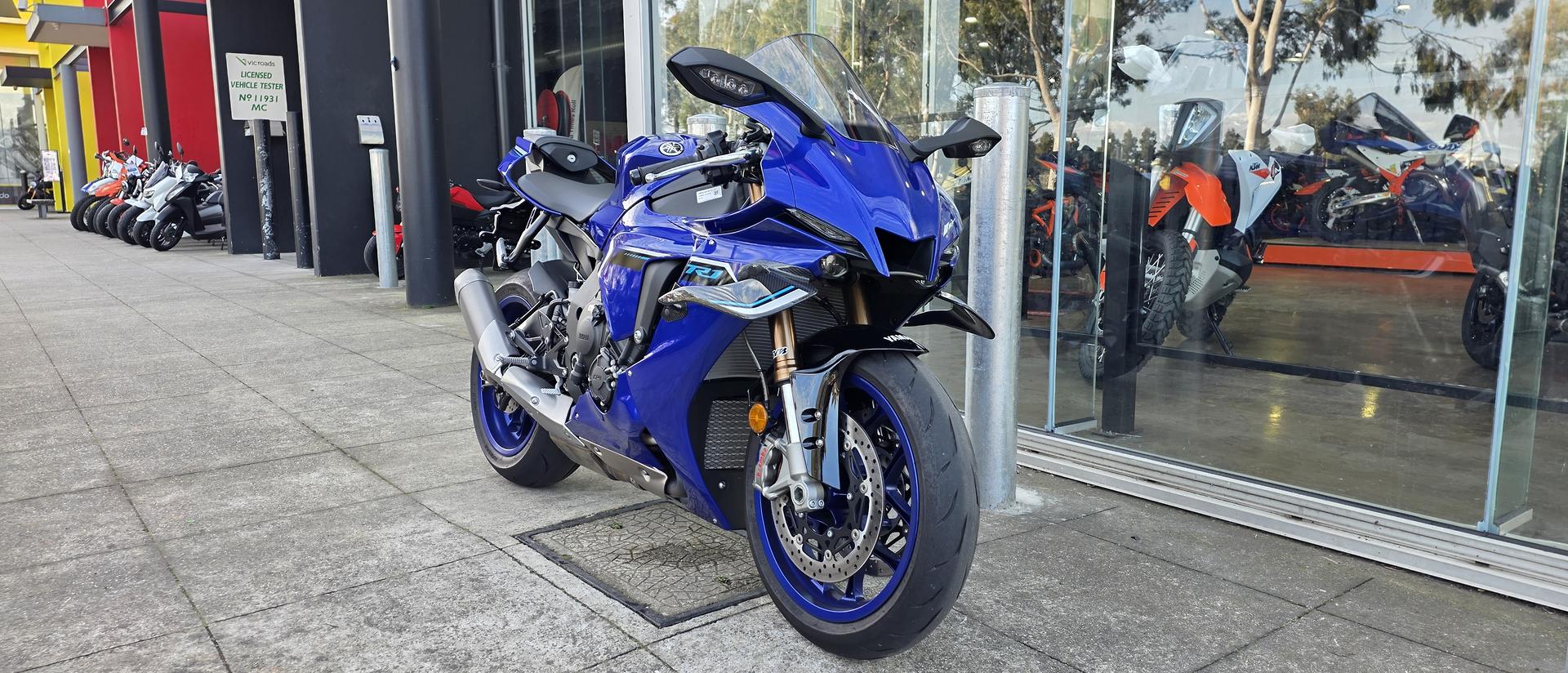 2025 YAMAHA YZF-R1 SPORTS