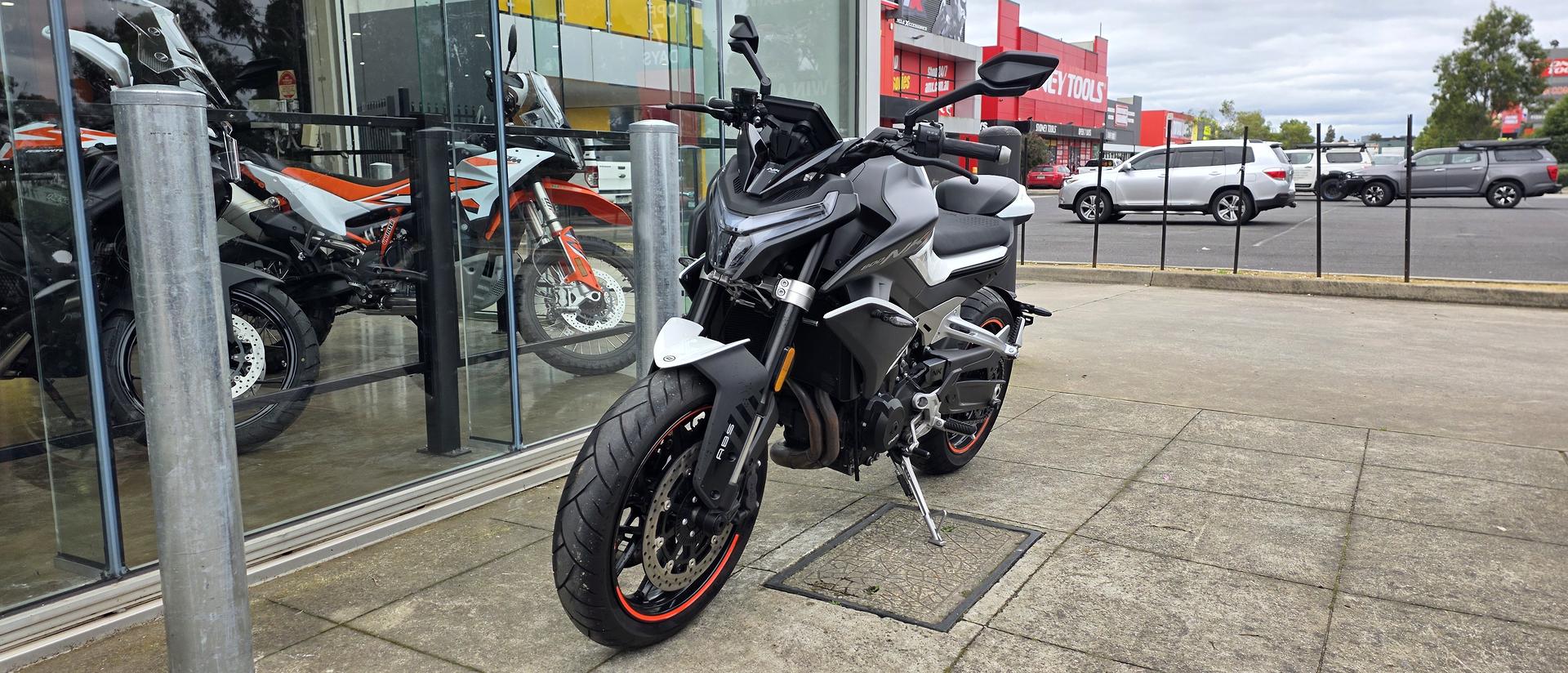 2023 CF MOTO 800 NK ADVANCED ROAD