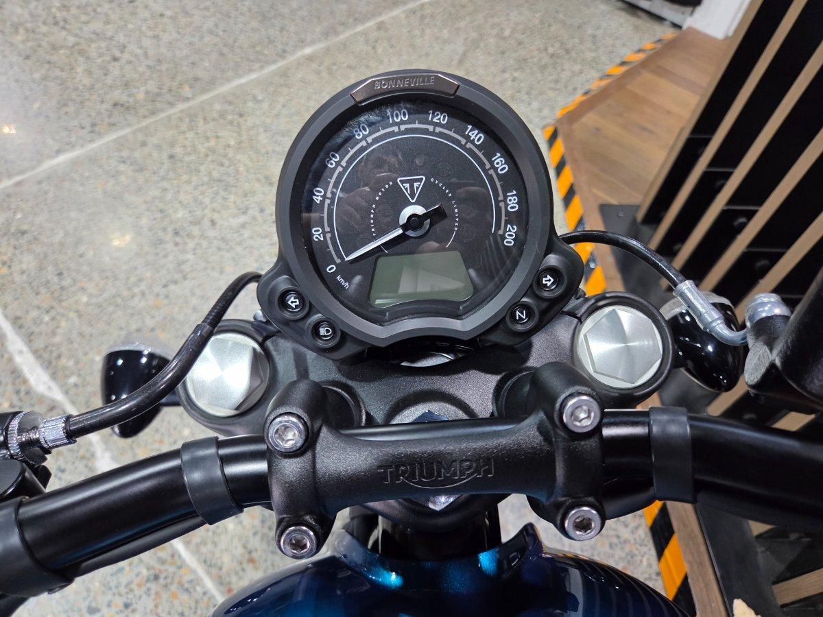 2026 TRIUMPH BONNEVILLE BOBBER ROAD