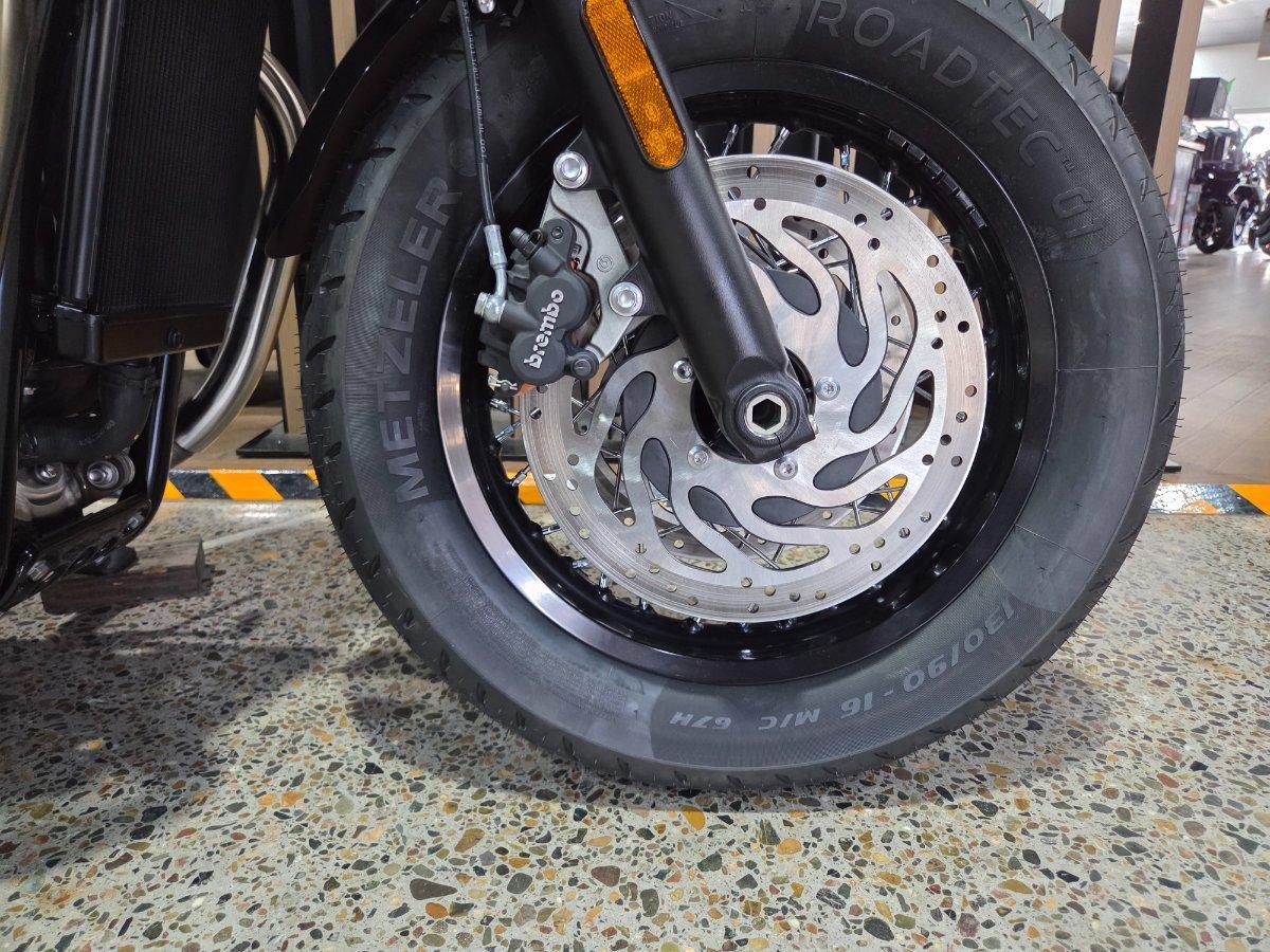 2026 TRIUMPH BONNEVILLE BOBBER ROAD