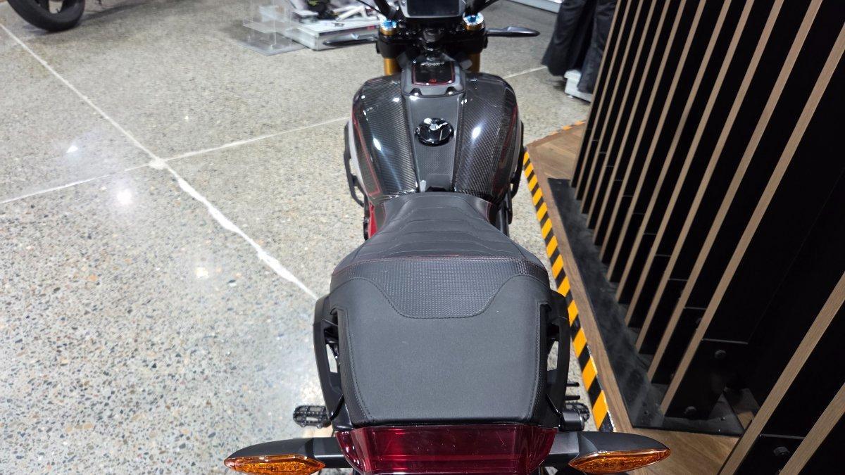 2022 INDIAN FTR R 1200 CARBON ROAD