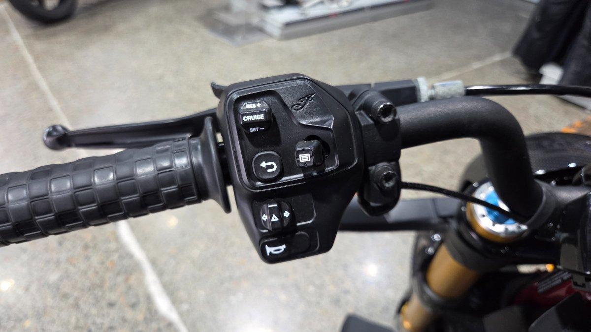 2022 INDIAN FTR R 1200 CARBON ROAD