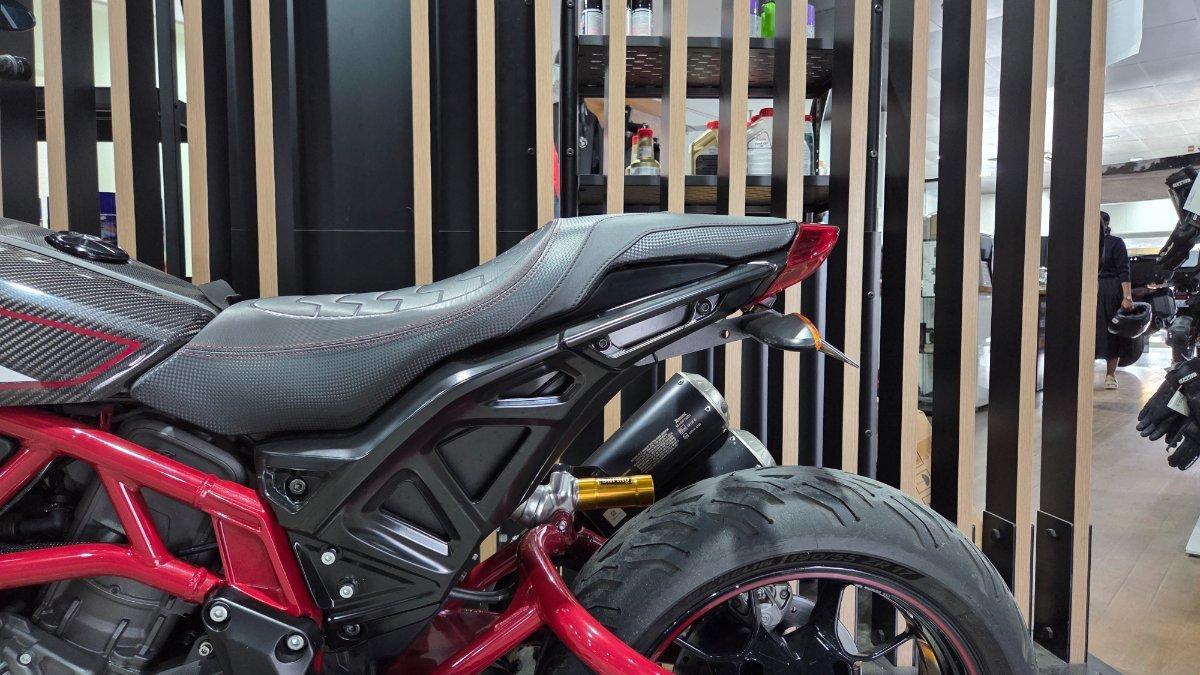 2022 INDIAN FTR R 1200 CARBON ROAD