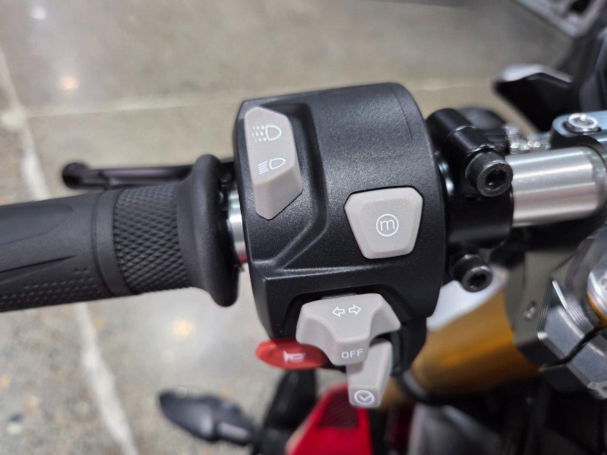 2026 TRIUMPH STREET TRIPLE 765 RX SPORTS