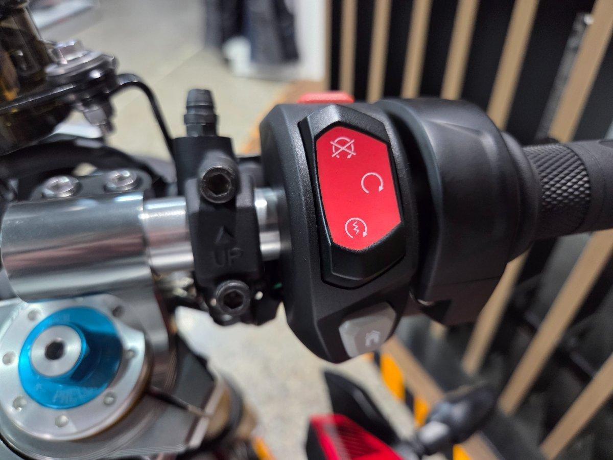 2026 TRIUMPH STREET TRIPLE 765 RX SPORTS