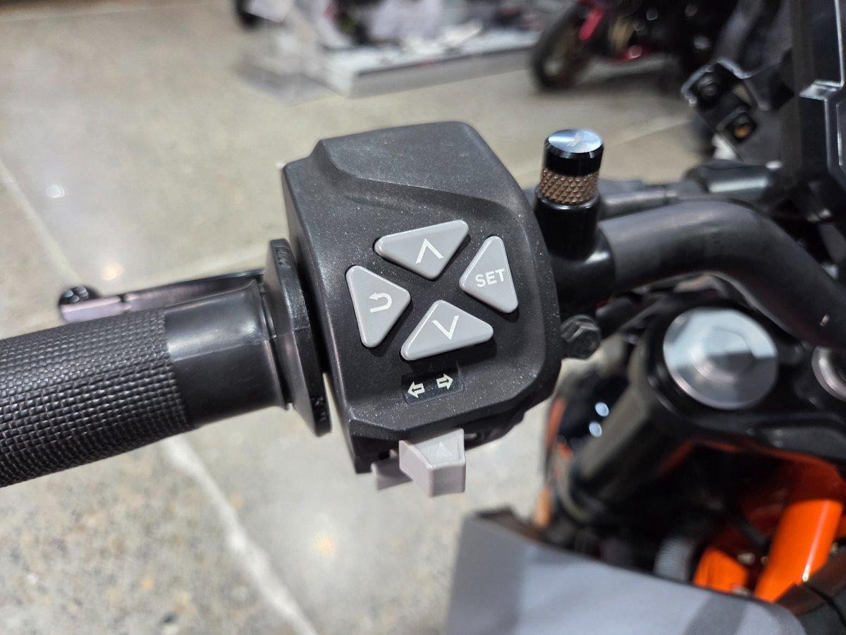 2022 KTM 390 DUKE ROAD