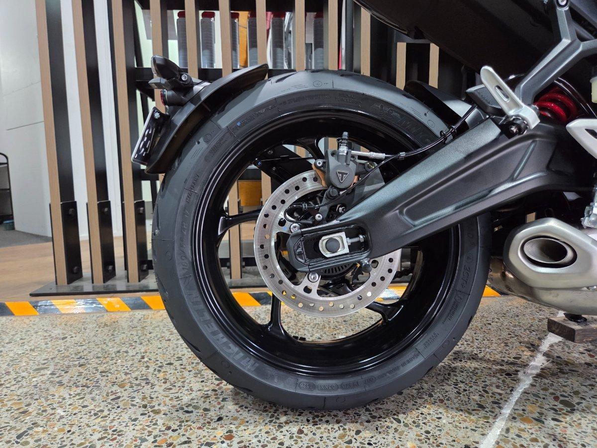 2026 TRIUMPH TRIDENT 660 ROAD
