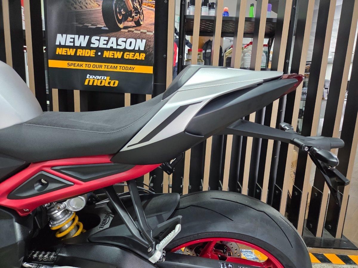 2026 TRIUMPH STREET TRIPLE 765 RX SPORTS