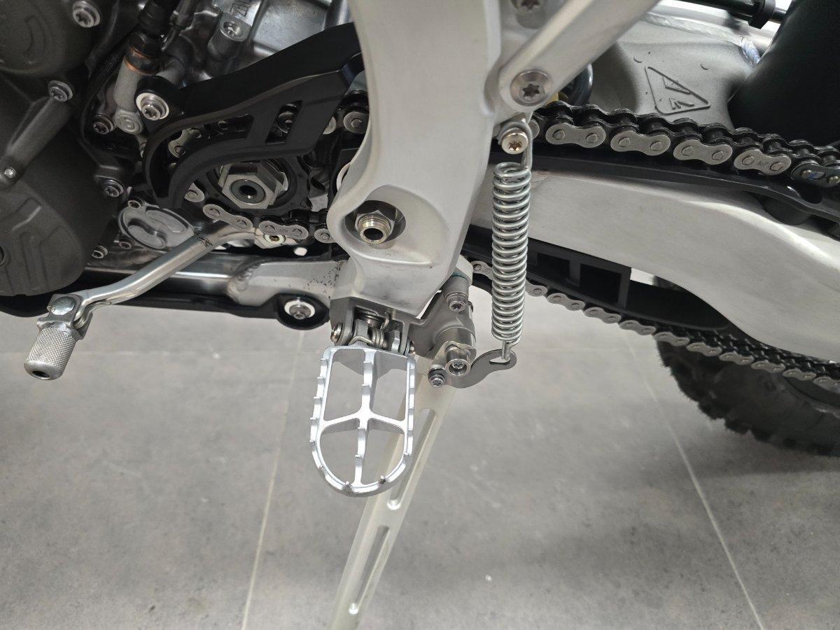 2025 TRIUMPH TF 450-E ENDURO