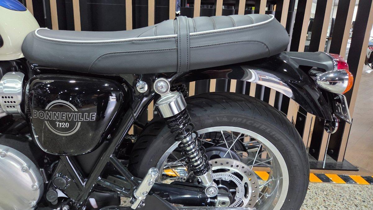 2026 TRIUMPH BONNEVILLE T120 ROAD