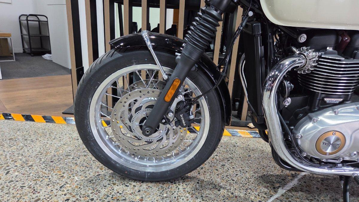 2026 TRIUMPH BONNEVILLE T120 ROAD