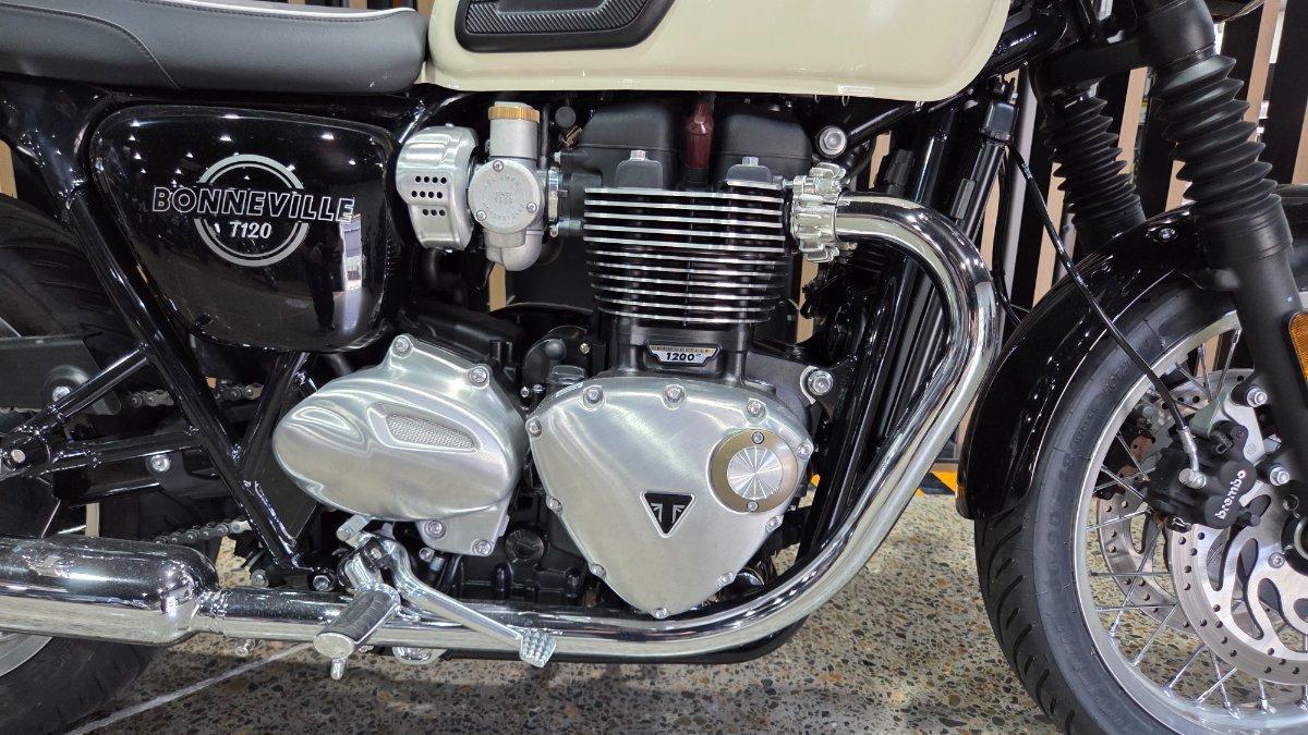 2026 TRIUMPH BONNEVILLE T120 ROAD