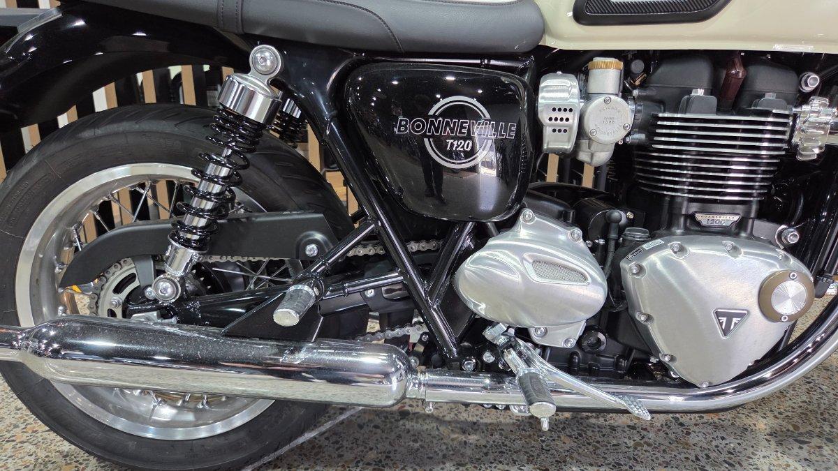 2026 TRIUMPH BONNEVILLE T120 ROAD