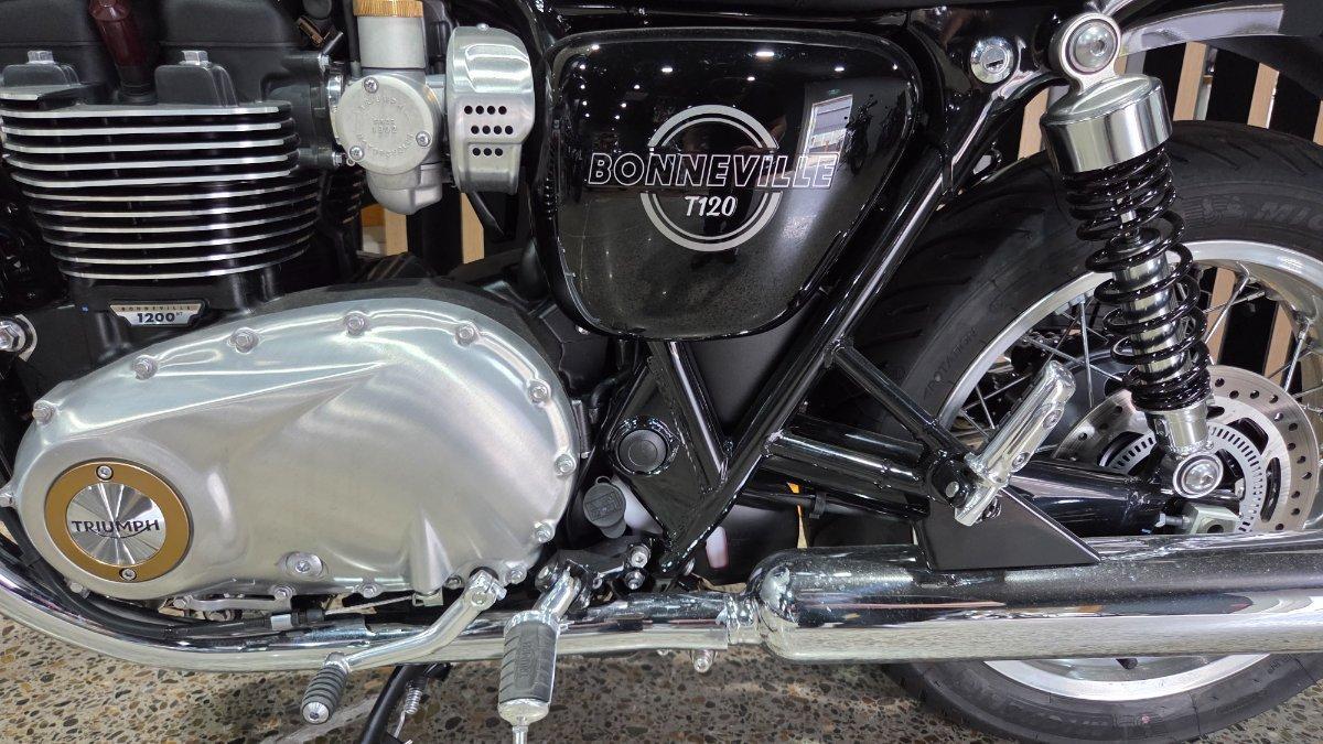 2026 TRIUMPH BONNEVILLE T120 ROAD
