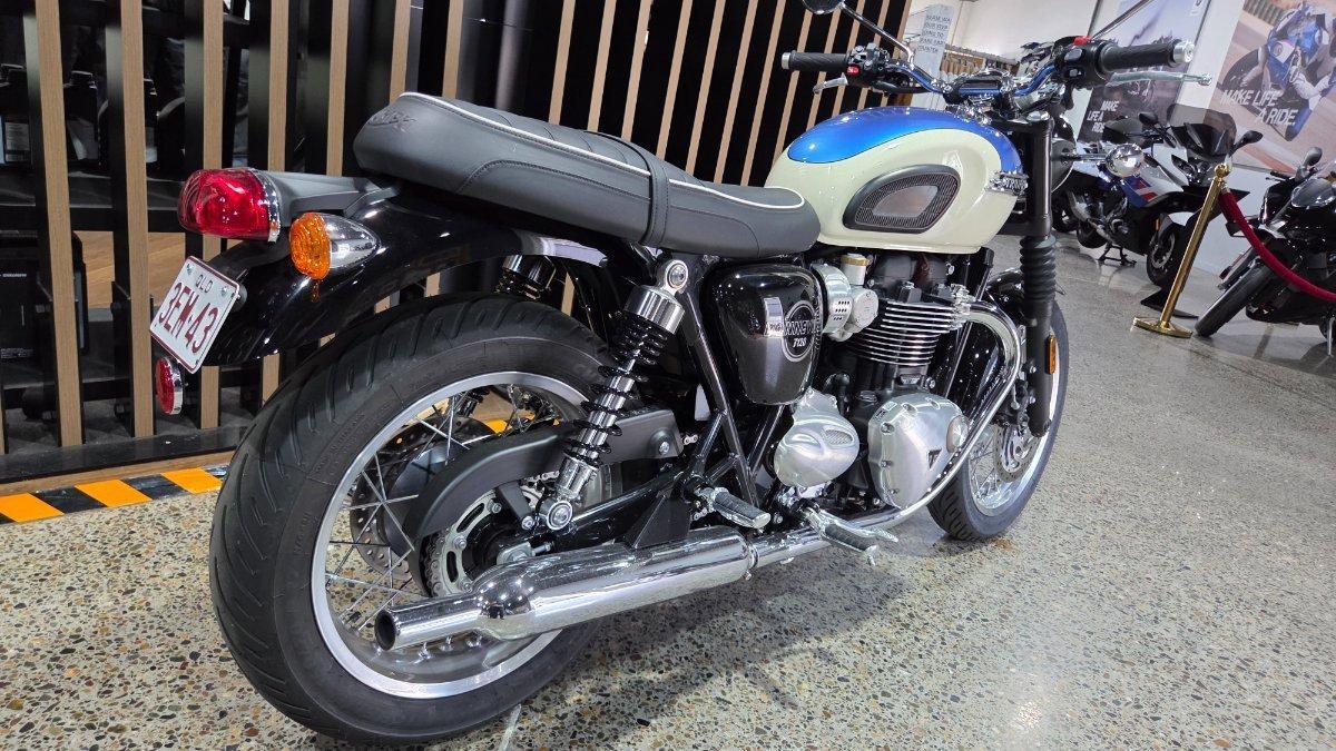 2026 TRIUMPH BONNEVILLE T120 ROAD