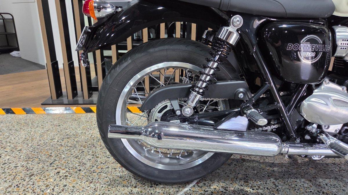 2026 TRIUMPH BONNEVILLE T120 ROAD