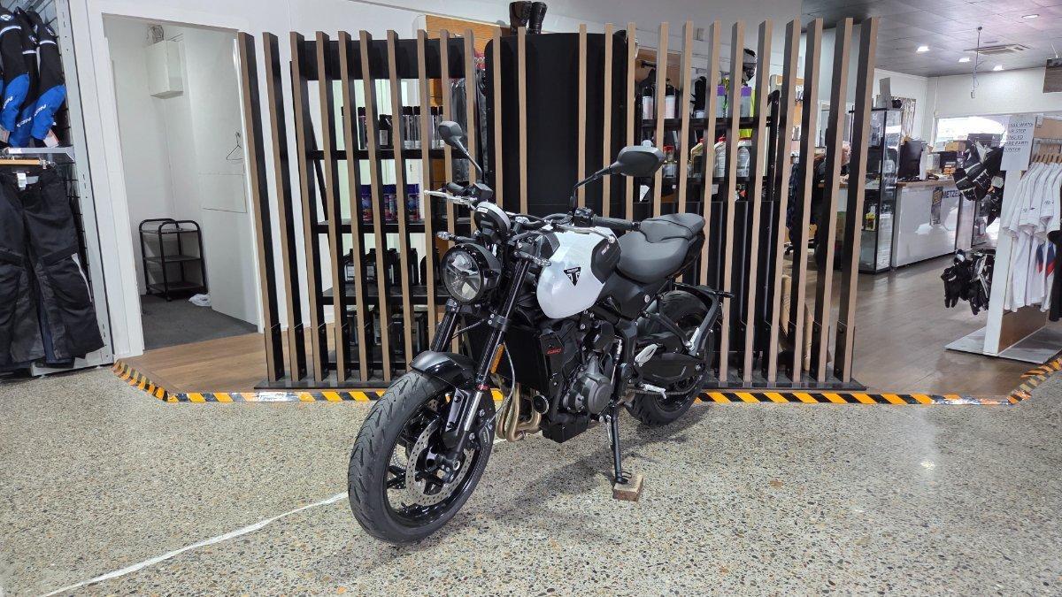 2026 TRIUMPH TRIDENT 660 ROAD