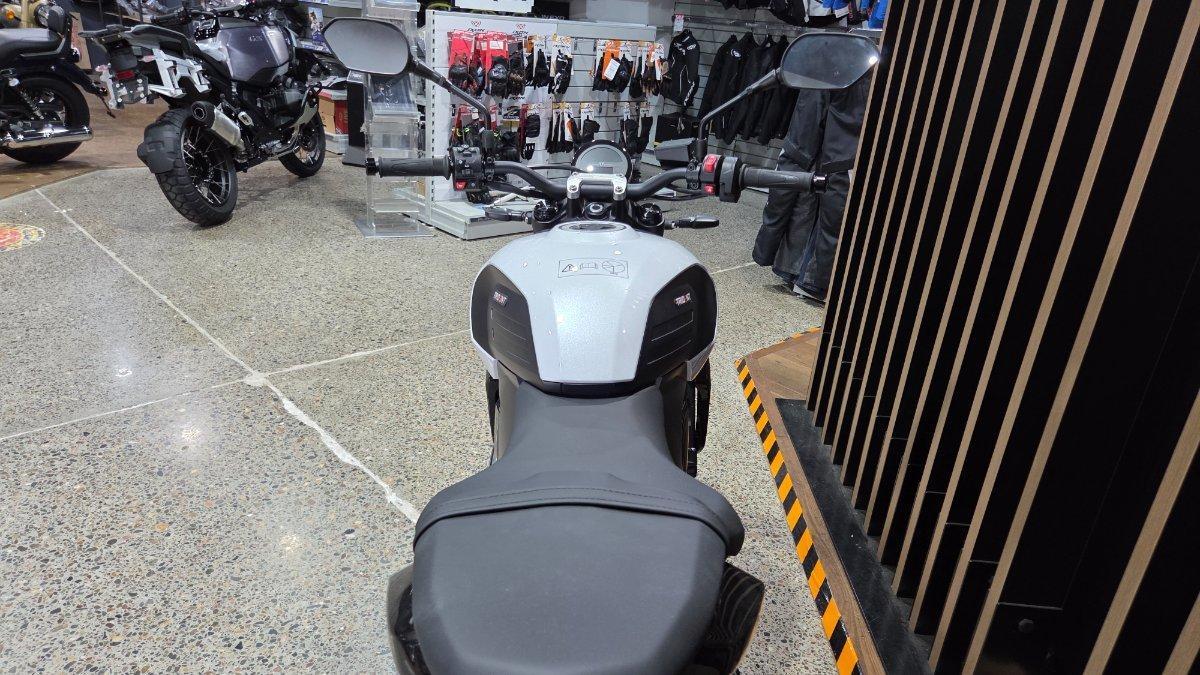 2026 TRIUMPH TRIDENT 660 ROAD