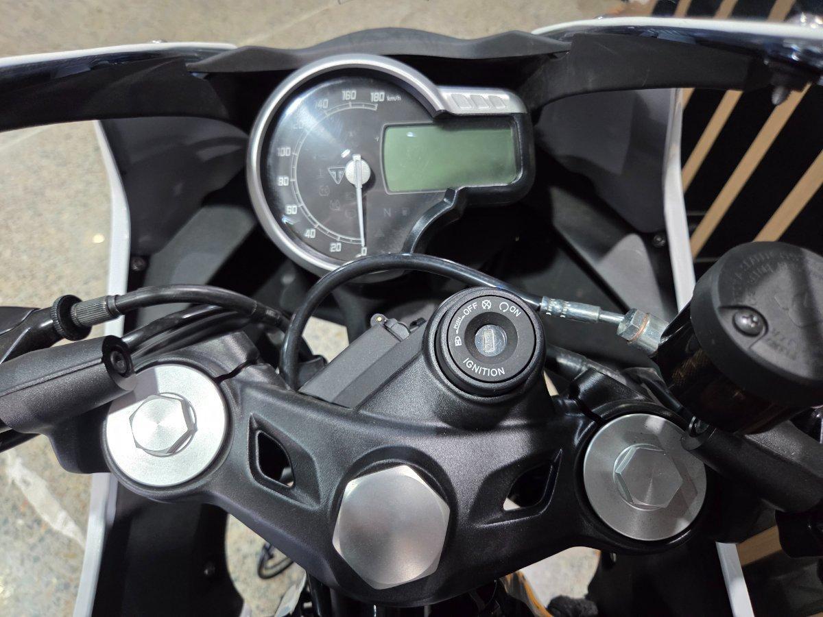 2026 TRIUMPH THRUXTON 400 ROAD