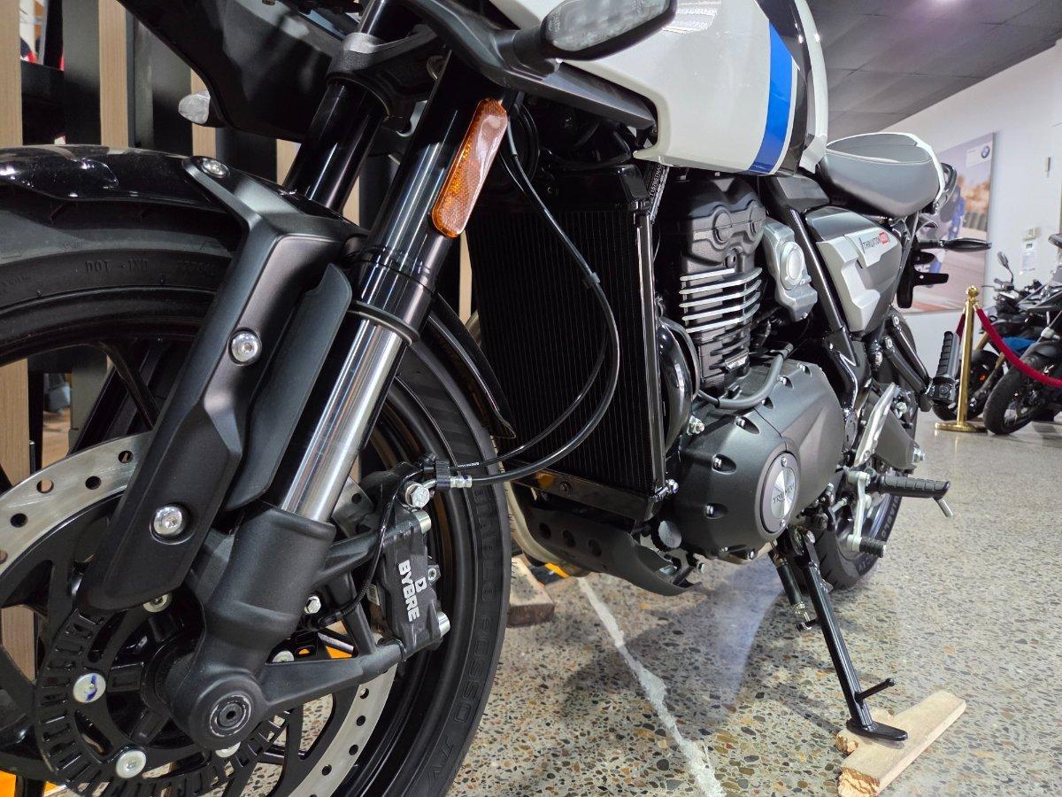 2026 TRIUMPH THRUXTON 400 ROAD