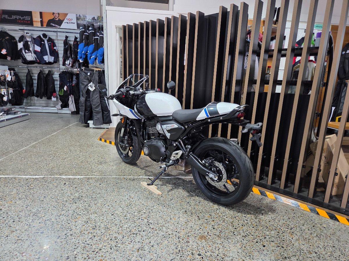 2026 TRIUMPH THRUXTON 400 ROAD