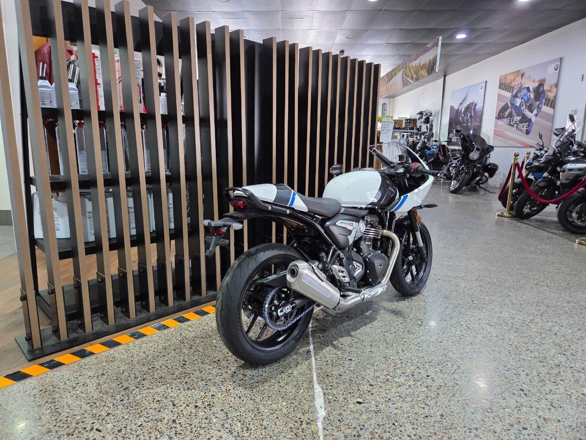 2026 TRIUMPH THRUXTON 400 ROAD