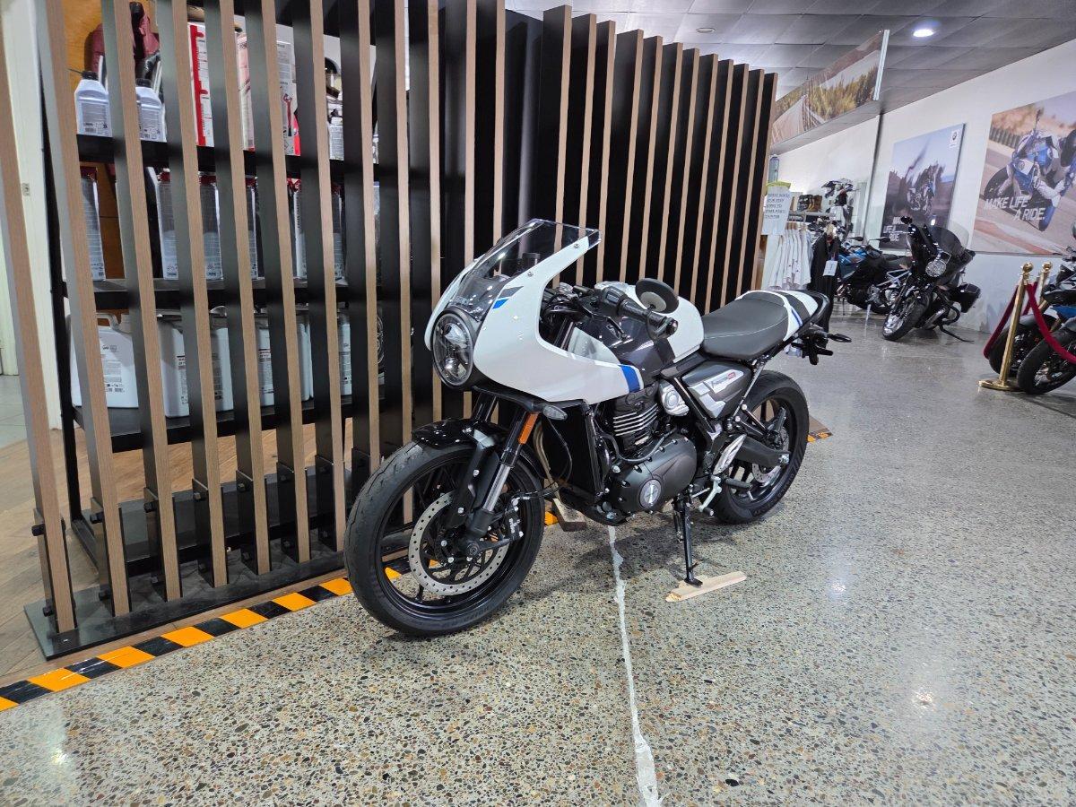 2026 TRIUMPH THRUXTON 400 ROAD