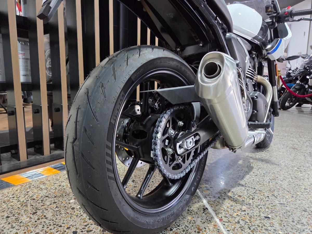 2026 TRIUMPH THRUXTON 400 ROAD