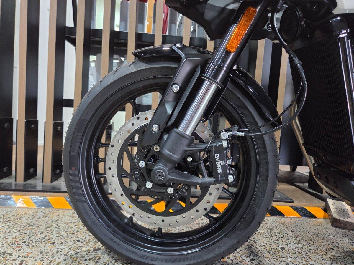 2026 TRIUMPH THRUXTON 400 ROAD