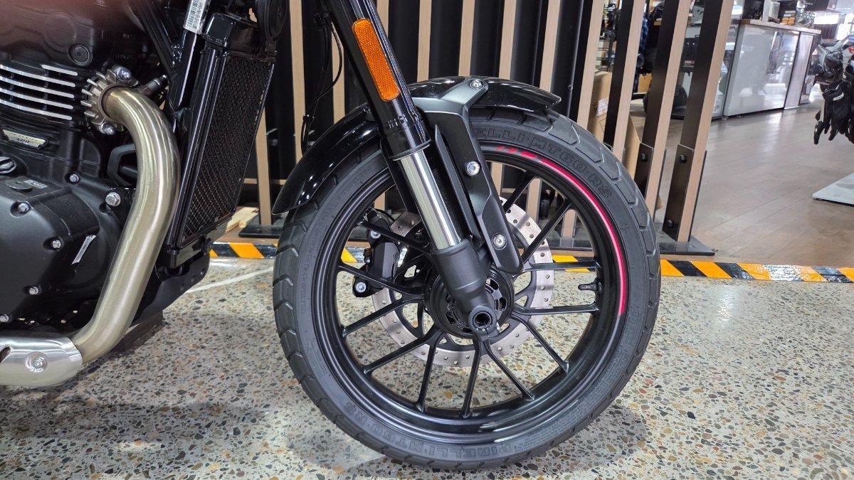 2026 TRIUMPH TRACKER 400 DUAL SPORTS