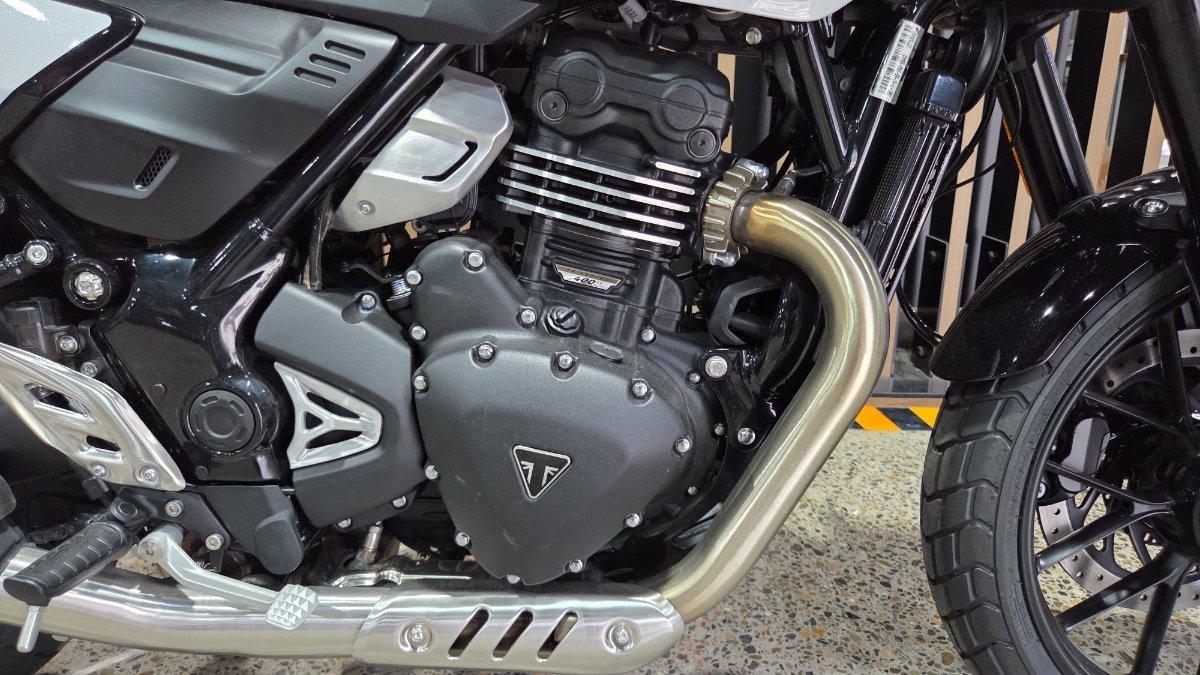 2026 TRIUMPH TRACKER 400 DUAL SPORTS