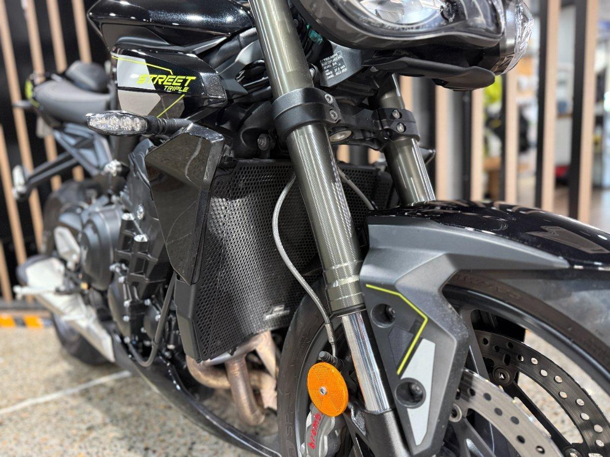 2025 TRIUMPH STREET TRIPLE RS ROAD