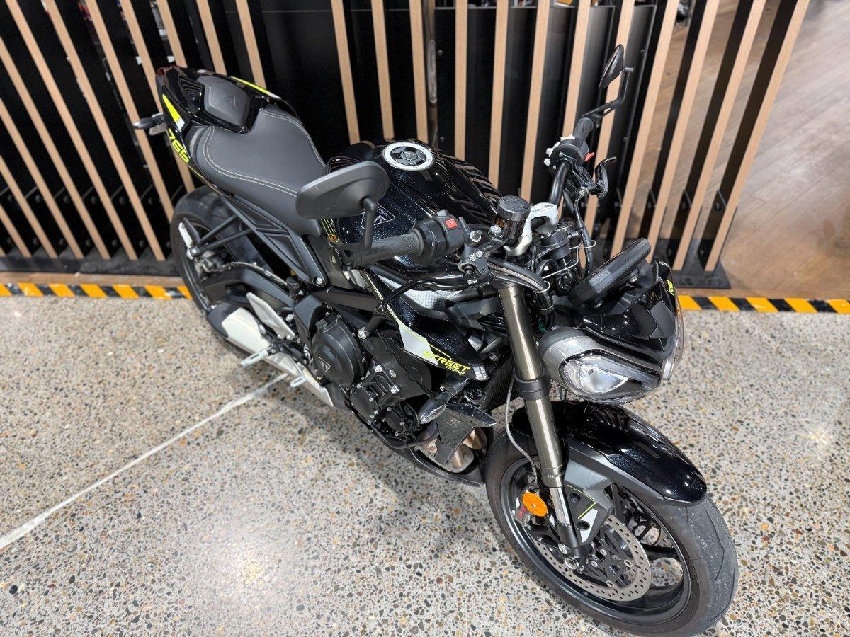 2025 TRIUMPH STREET TRIPLE RS ROAD