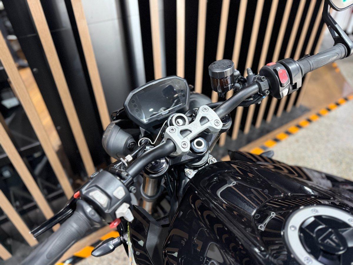 2025 TRIUMPH STREET TRIPLE RS ROAD