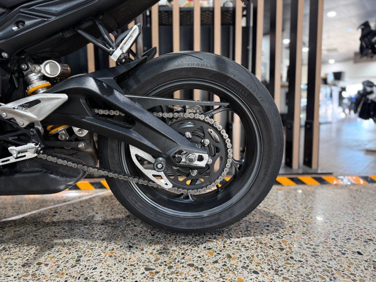 2025 TRIUMPH STREET TRIPLE RS ROAD